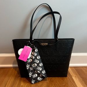 NWT Betsey Johnson Black Skull Purse | Tote Bag with Wristlet